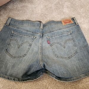 Levis mid rise shorts